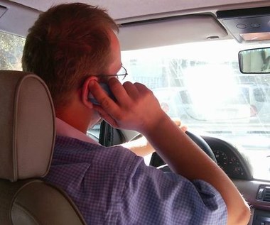 Kierowcy nagminnie rozmawiają przez komórkę