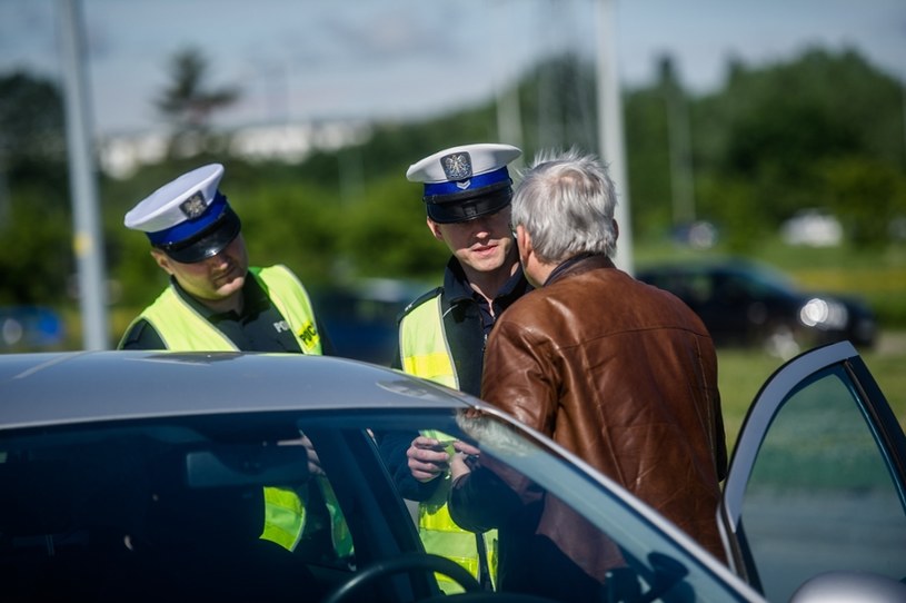 Kierowcy nie zawsze zdają sobie sprawę, że pewne zachowania na drodze są wykroczeniami /Mateusz Ochocki /Reporter