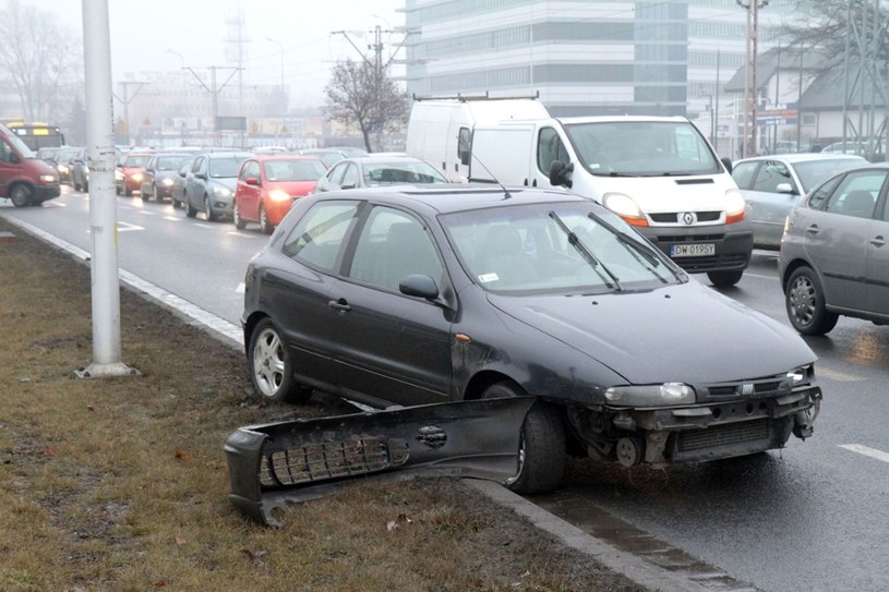 Kierowcy się "dogadują" i drobne szkody likwidują bez informowania ubezpieczalni /Jarosław Jakubczak / Polska Press /East News