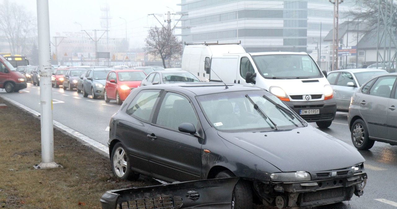 Kierowcy się "dogadują" i drobne szkody likwidują bez informowania ubezpieczalni /Jarosław Jakubczak / Polska Press /East News