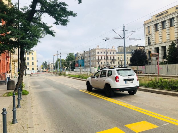 Kierowcy szukali nowych tras, żeby objechać zamknięte skrzyżowanie /Agnieszka Wyderka /RMF FM