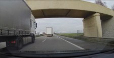 Kierowcy tirów wyprzedzali, ale nie wiedzieli, kto jedzie za nimi