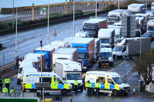 Kierowcy utknęli w Dover. Europejskie media doceniły polską pomoc