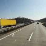 Kierowcy utknęli w korku na A4. Zderzyły się trzy auta i i ciężarówka