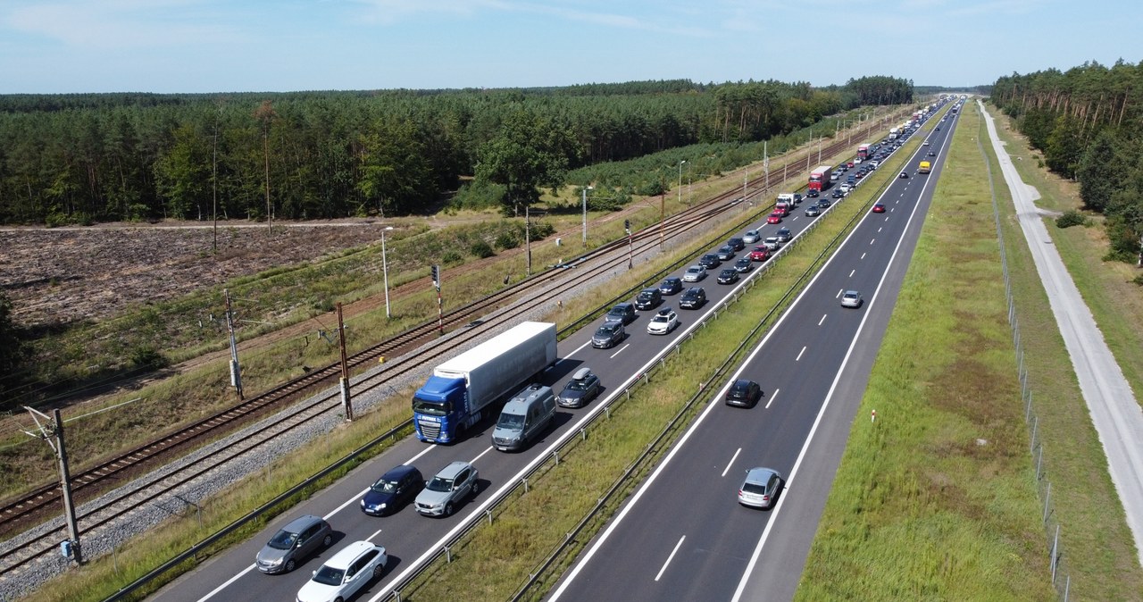 Kierowcy utknęli w zatorach po wypadku na S3 w m. Kliniska Wielkie 