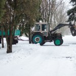 Kierowcy widząc tak jadący traktor powinni uciekać. Zagrożenie jest potężne