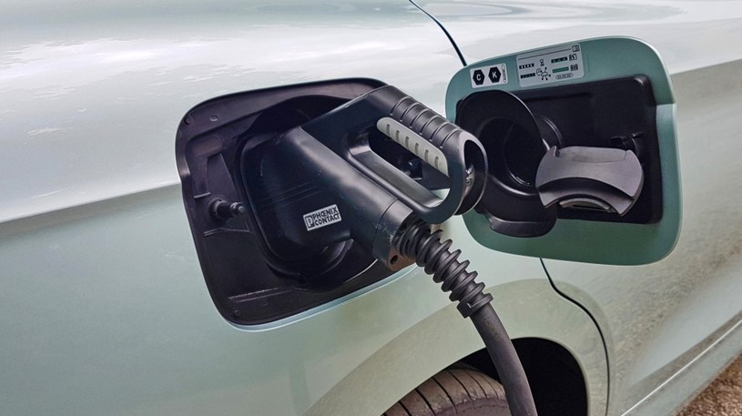 Kierowcy wolą auta elektryczne od spalinowych? Tak twierdzą autorzy nowych badań