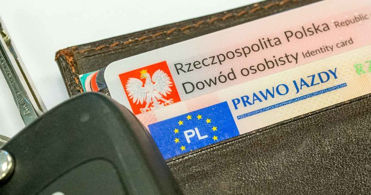 Kierowcy z prawem jazdy kategorii B mogą w łatwy sposób uzyskać kod 96, rozszerzający ich uprawnienia /Piotr Kamionka/ REPORTER /East News