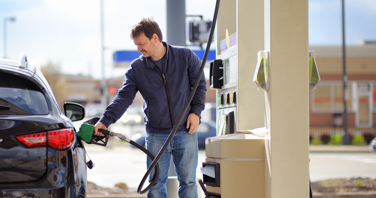 Kierowcy zatankują taniej? Niższe ceny na stacjach paliw mogą zobaczyć od 24 czerwca – zapowiedział prezes PKN Orlen Daniel Obajtek /123RF/PICSEL