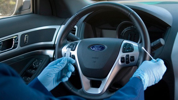 Kierownica to prawdziwe siedlisko bakterii w samochodzie. /Ford