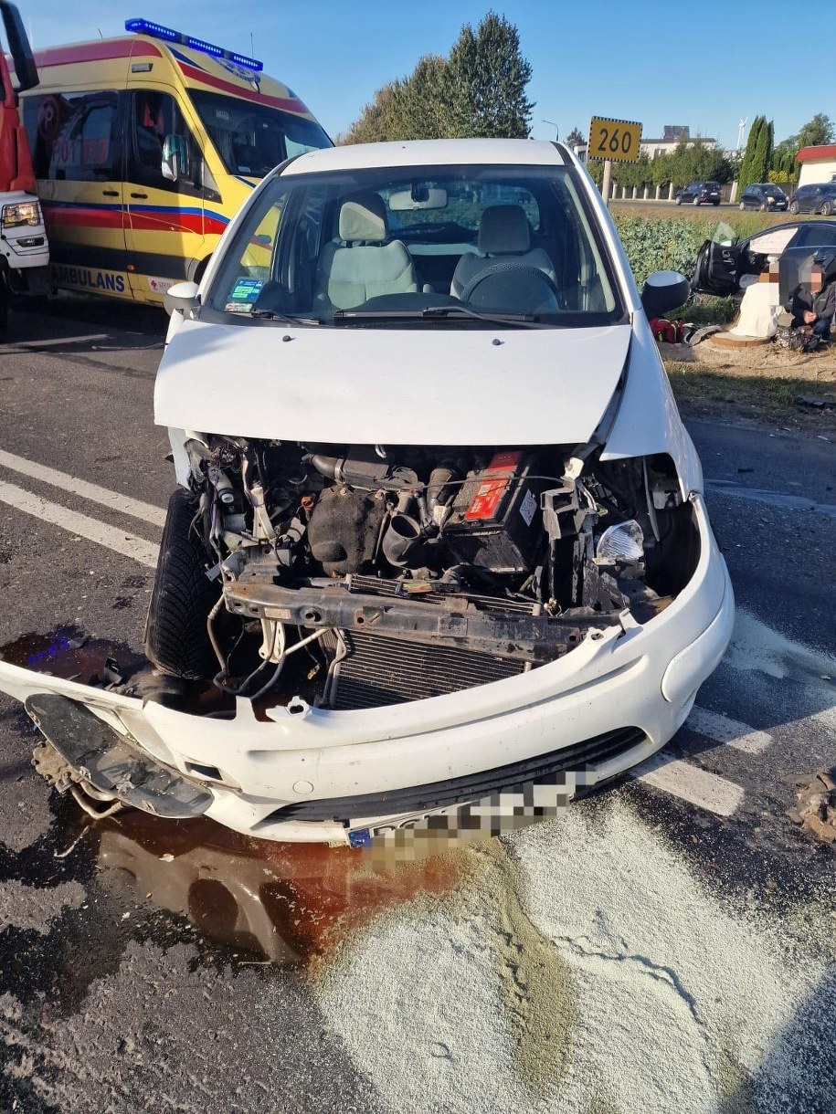 Kierująca citroenem najprawdopodobniej nie ustąpiła pierwszeństwa przejazdu /KPP Gniezno /Policja