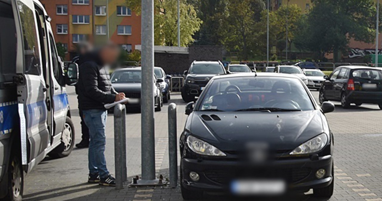 Kierująca nie posiadała uprawnień. Jej sprawą zajmie się sąd /KMP Wałbrzych /Policja