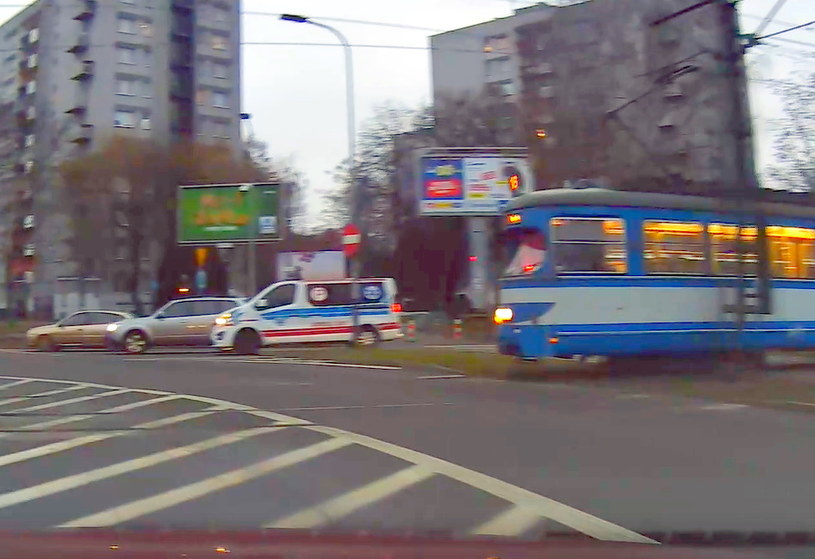 Kierująca tramwajem z premedytacją wymusiła pierwszeństwo /INTERIA.PL