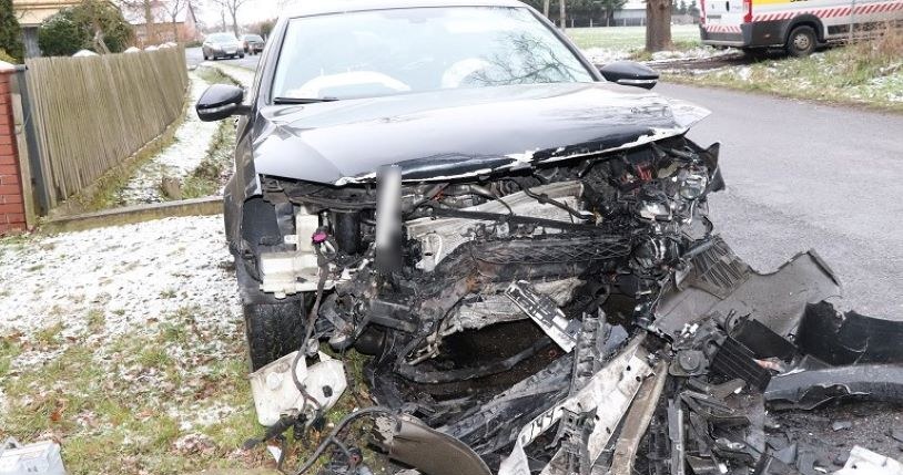 Kierująca Volkswagenem trafiła do szpitala. Sprawca zdarzenia był pod wpływem narkotyków. /Policja