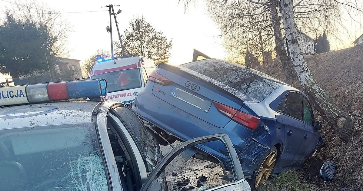 Kierującemu Audi udzielono pomocy medycznej /Policja