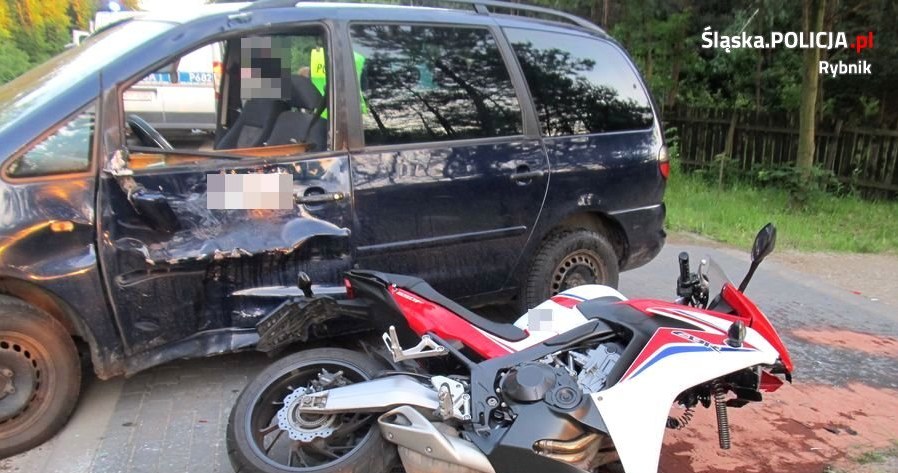 Kierujący motocyklem doznał licznych złamań, ranna została również pasażerka /Informacja prasowa