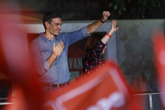 Kierujący socjalistami (PSOE) premier Pedro Sanchez /Rodrigo Jimenez /PAP/EPA
