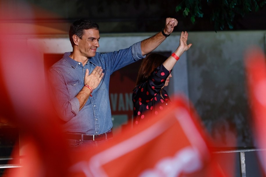 Kierujący socjalistami (PSOE) premier Pedro Sanchez /Rodrigo Jimenez /PAP/EPA