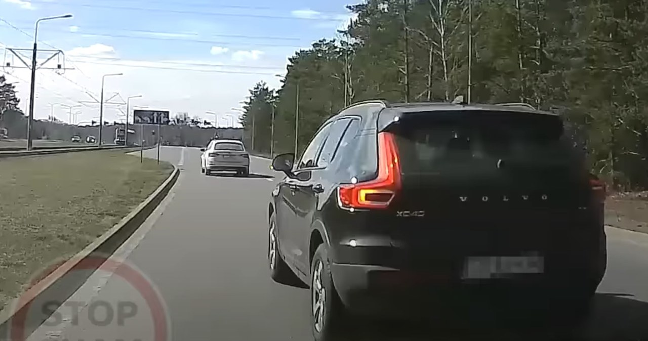 Kierujący Volvo wymusił pierwszeństwo dwa razy / STOPCHAM @YouTube /