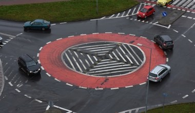 Kierunkowskazy na rondzie. Pora rozwiać wszelkie wątpliwości 