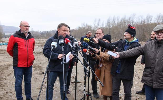 Kierwiński deklaruje: 50 tys. zaliczki dla powodzian do czwartku 