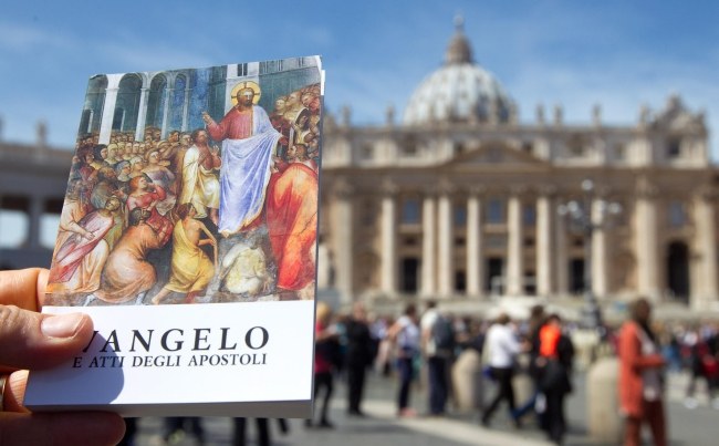 Kieszonkowa Ewangelia /CLAUDIO PERI /PAP/EPA