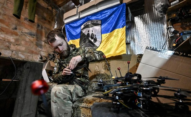 Kijów chce ściągnąć Ukraińców na wojnę. Zawiesza usługi konsularne