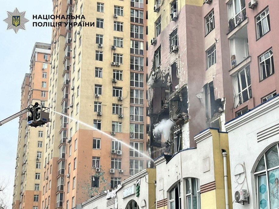 Kijów po ataku Rosji, 27 grudnia 2025 /Służba ratownicza Ukrainy/Wołodymyr Zełenski, X /Materiały prasowe