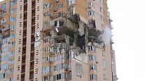 Kijów pod odstrzałem. Pocisk zniszczył budynek mieszkalny
