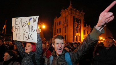 Kijów: Protesty przeciwko wycofaniu wojsk z Donbasu