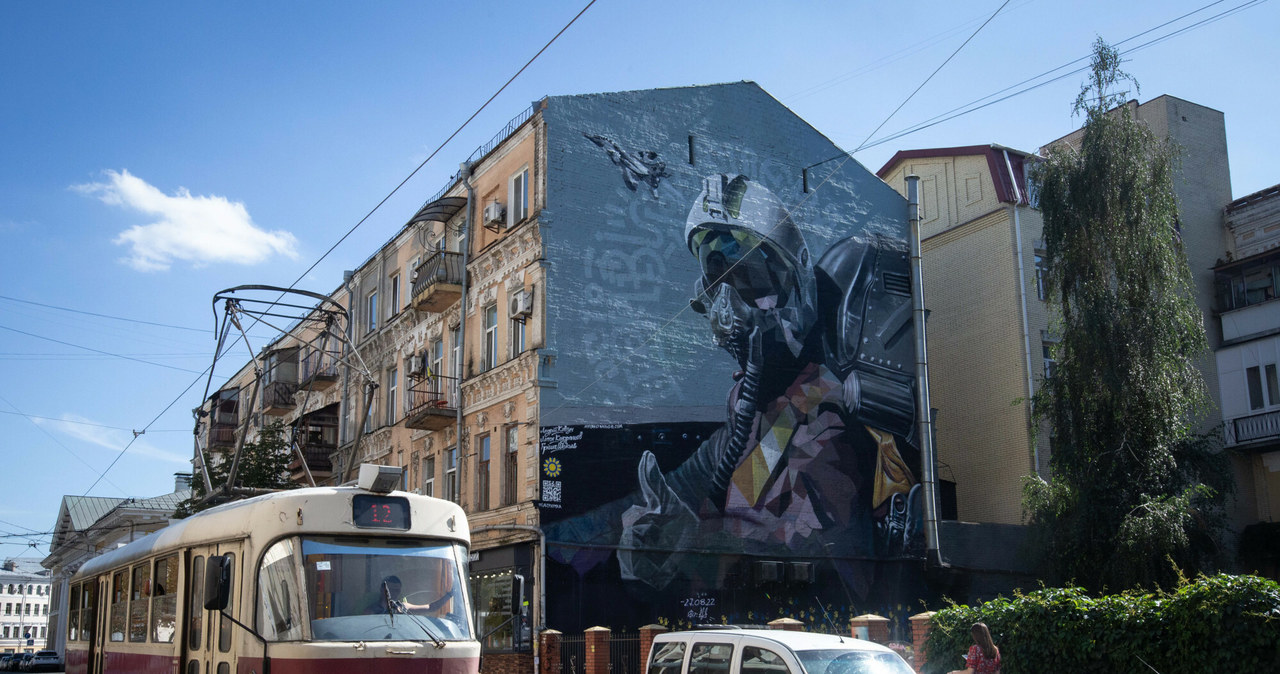 Kijów, Ukraina. Mural "Duch Kijowa" wykonany przez artystę Andrija Kowtuna (zdjęcie ilustracyjne) /Oleksii Chumachenko/REPORTER /East News