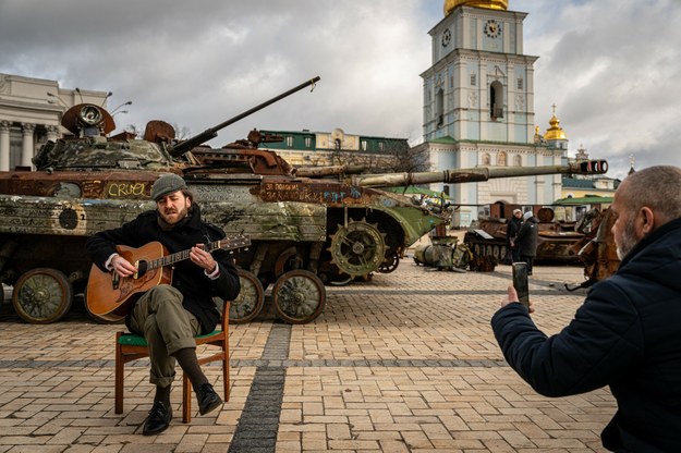 Kijów, wraki rosyjskich czołgów na placu przed Monastyrem Michajłowskim o Złotych Kopułach /AA/ABACA/Abaca /East News