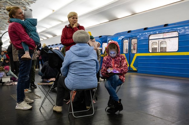 Kijowskie metro stało się schronem /Viacheslav Ratynskyi /PAP
