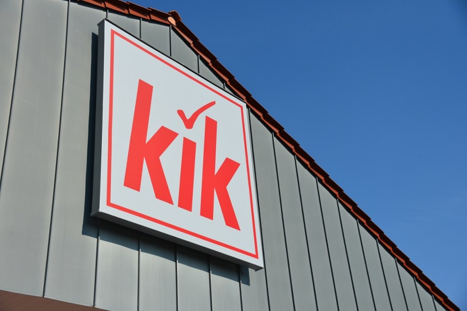 KiK wycofuje ze sprzedaży damskie klapki marki Clogs /Shutterstock