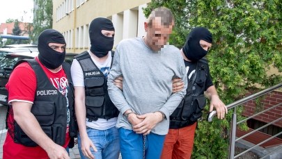 Kilka dni więził i gwałcił kobietę. Adrian K. z Chełmży aresztowany 