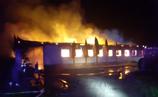 Kilka milionów złotych strat po pożarze stolarni koło Iławy [ZDJĘCIA]