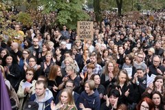 Kilka tysięcy osób na demonstracji. Protestują przeciwko zaostrzeniu prawa aborcyjnego