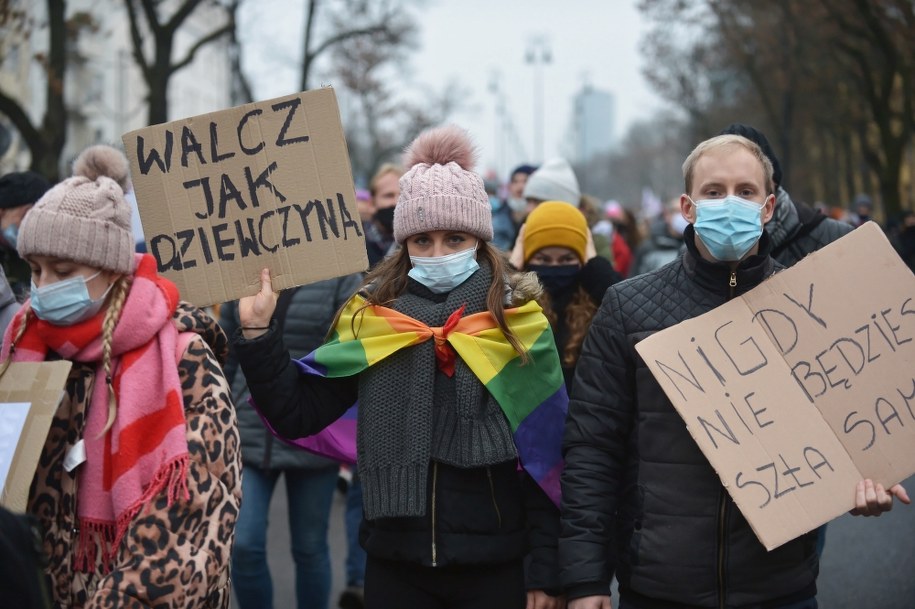 Kilka tysięcy osób wzięło udział w proteście "Spacer Po Wolność" w Warszawie / 	Marcin Obara  /PAP