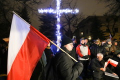 Kilkadziesiąt osób protestowało przed domem Kiszczaka