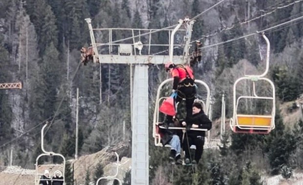 Kilkadziesiąt osób utknęło na wyciągu krzesełkowym. Trwa akcja ratunkowa 