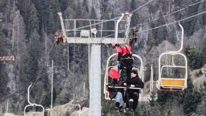 Kilkadziesiąt osób utknęło na wyciągu krzesełkowym. Trwa akcja ratunkowa 