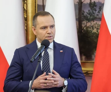 Kilkadziesiąt ustaw na biurku Nawrockiego. Rząd chce przejść do ofensywy