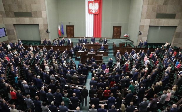 Kilkanaście mieszkań, dotacje, bitcoiny. Tak żyją polscy posłowie