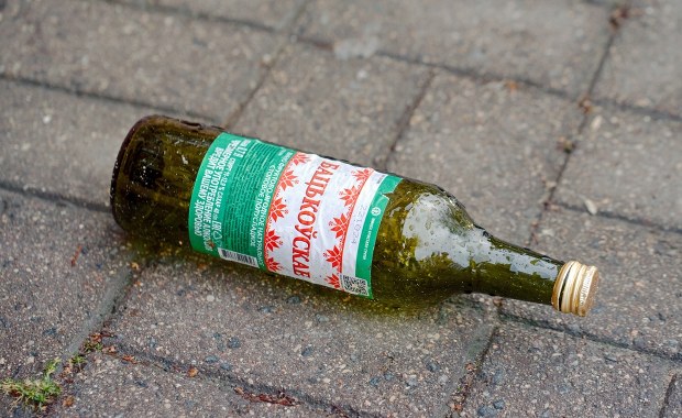 Kilkanaście osób nie żyje po spożyciu zatrutego alkoholu