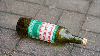 Kilkanaście osób nie żyje po spożyciu zatrutego alkoholu