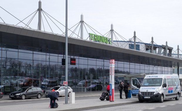 Kilkaset osób czeka na wylot z Pyrzowic. Samoloty Small Planet opóźnione o ponad dobę