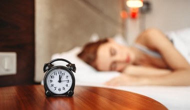 Кількість годин сну впливає на деменцію. Мозок пам'ятає це роками