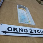 Kilkudniowa dziewczynka w oknie życia w Szczecinie 