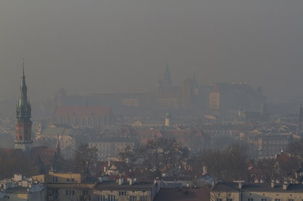 Kilkunastokrotnie przekroczone normy smogu w Krakowie /Shutterstock