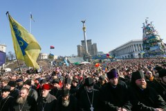 Kilkuset cudzoziemców, w tym mieszkający w Kijowie Polacy, przeszło ulicami ukraińskiej stolicy